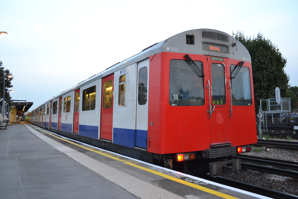 London Underground District Line D Stock 7012 Seen at Stam… Flickr