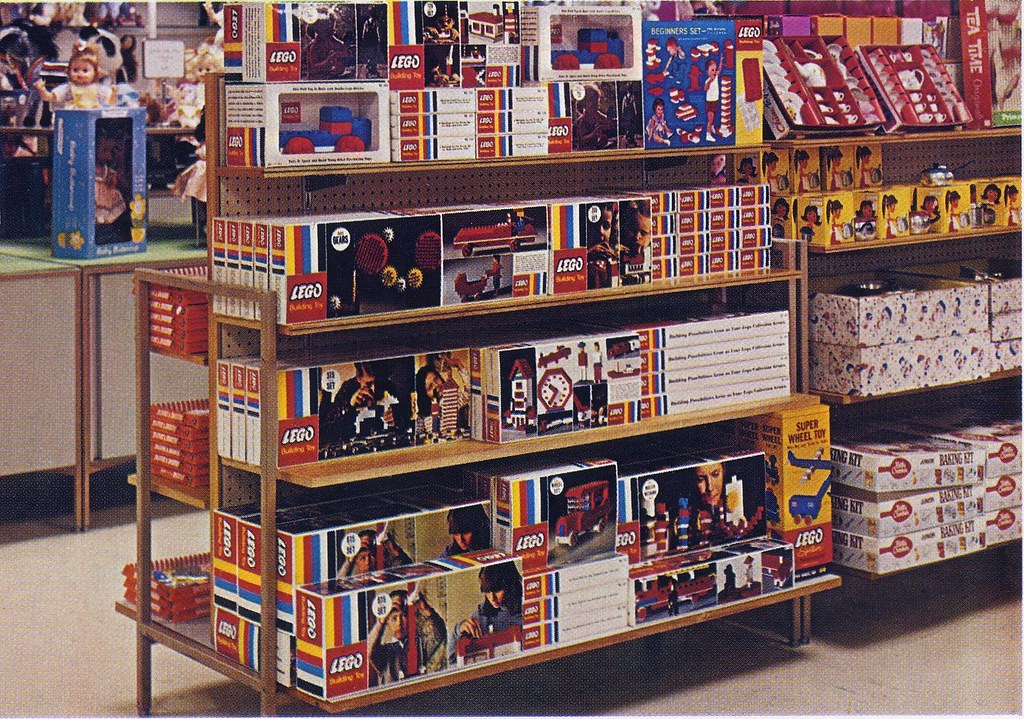 Any old Lego store display photos? General LEGO Discussion