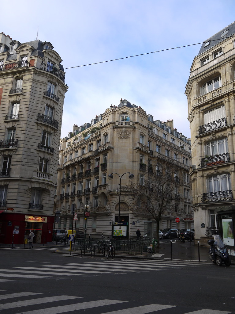 Paris, December 2012 4 Rue Jasmin seen from Avenue Mozart,… Flickr