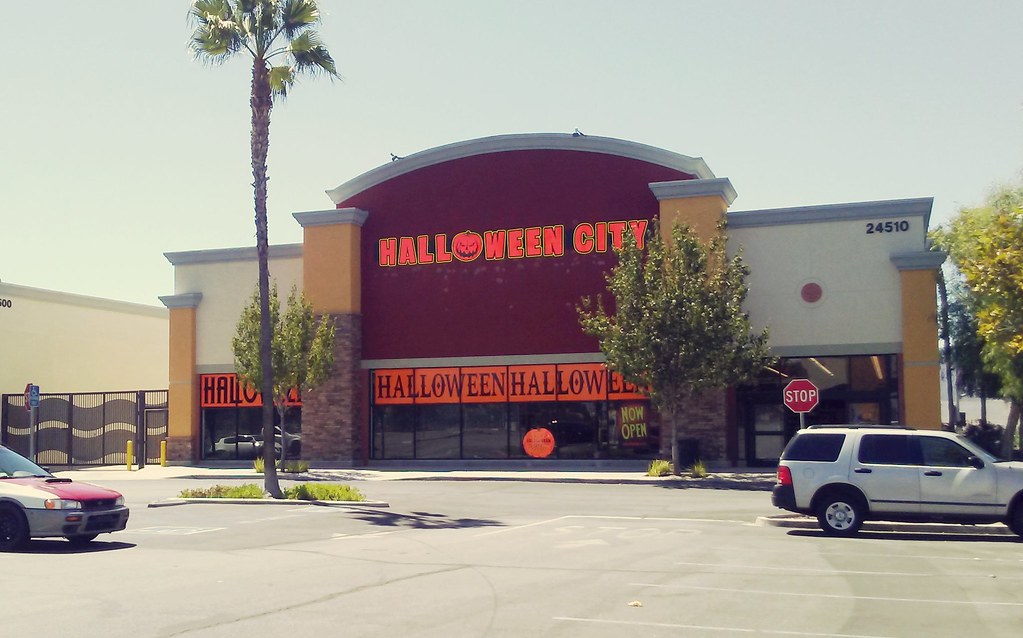 Halloween Party City Murrieta's former Party City store is… Flickr