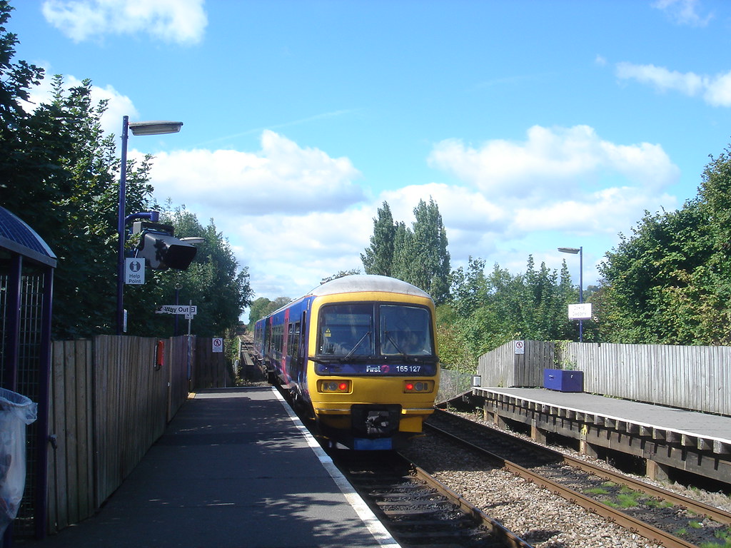 165127 at Dorking Deepdene station Taken on 30th August 20… Flickr