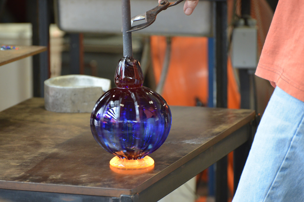 Glassblowing Glassblowing demonstration at the Glass Studi… Flickr