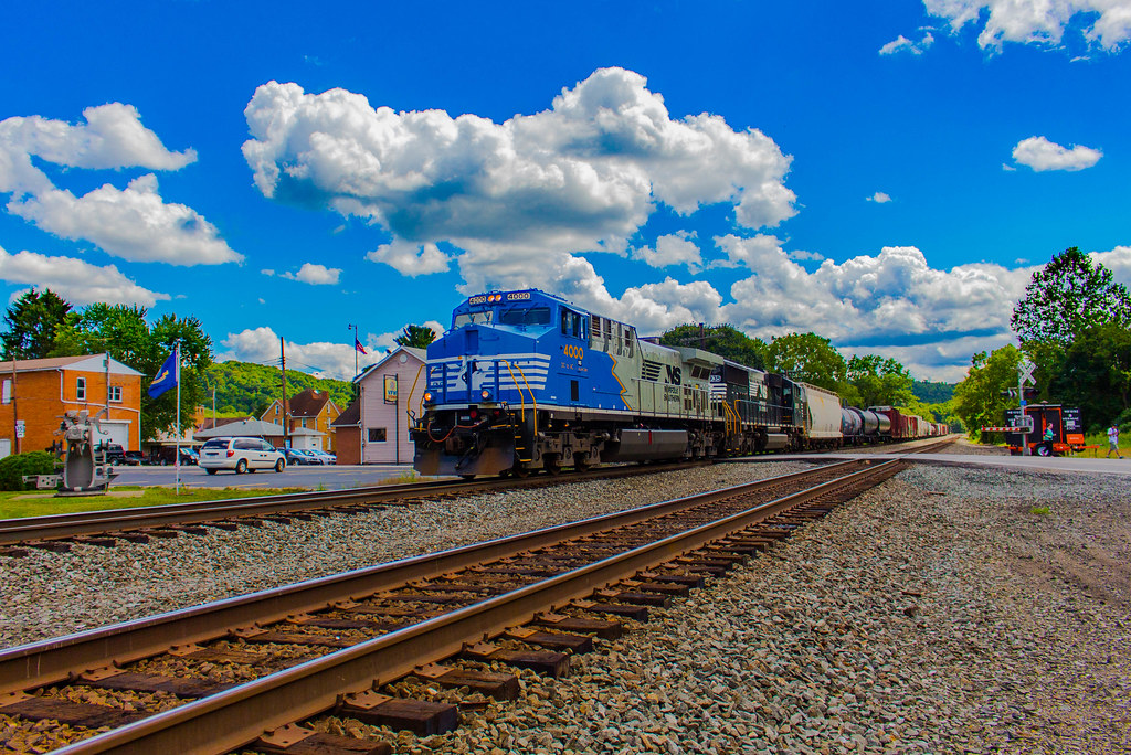 NS 11K in New Galilee NS 11K passes the VFW at New Galilee… Flickr