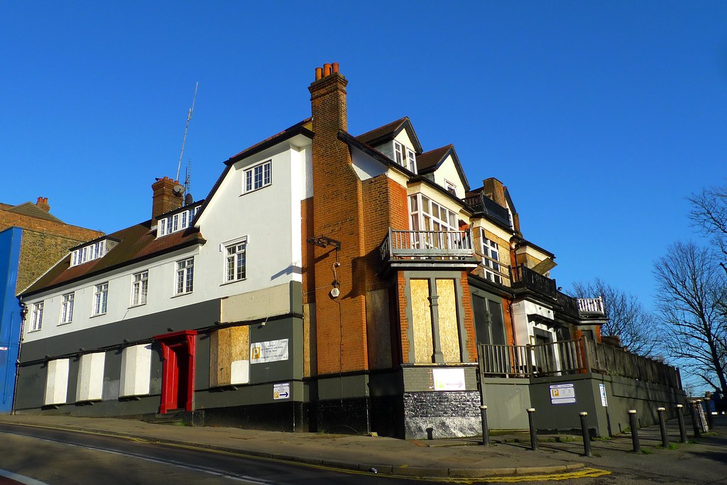 Hill, Muswell Hill, N10 One of the oldest pubs in the area… Flickr