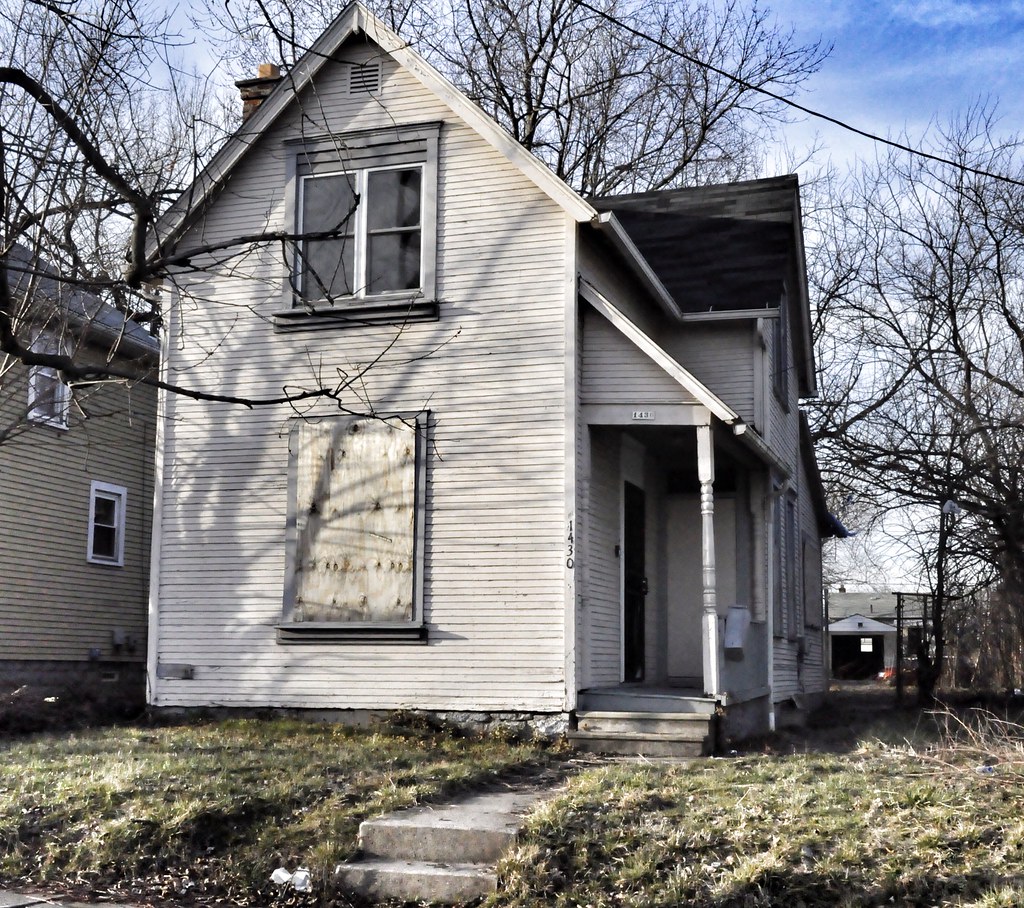Abandoned More abandoned burn destroyed homes in Columbus … Flickr