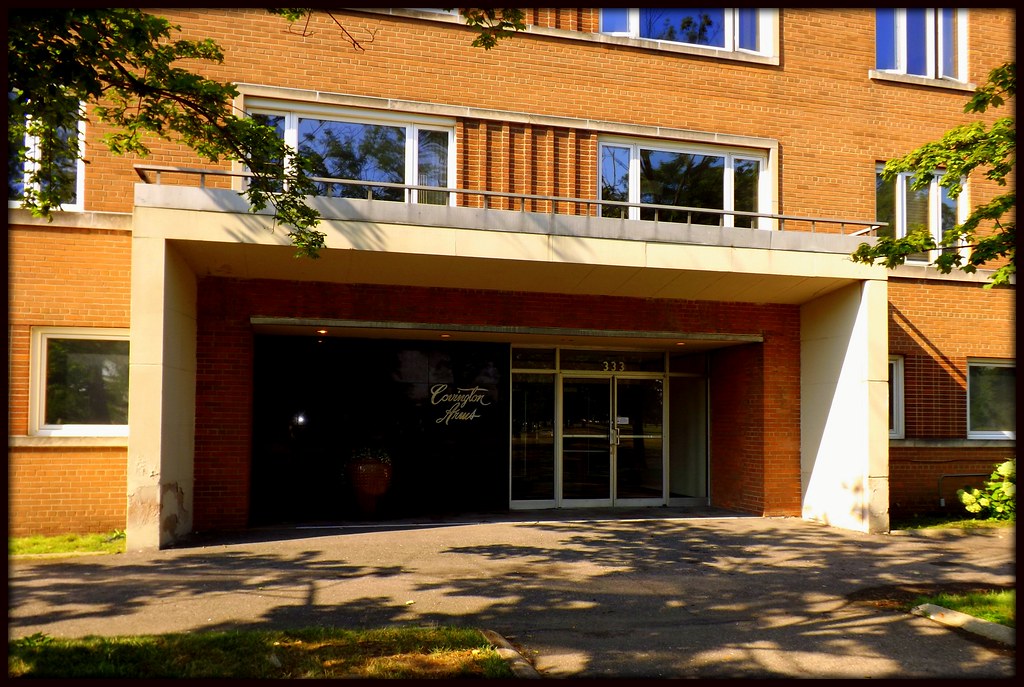 Entrance Covington Arms Apartments, 333 Covington Drive… Flickr