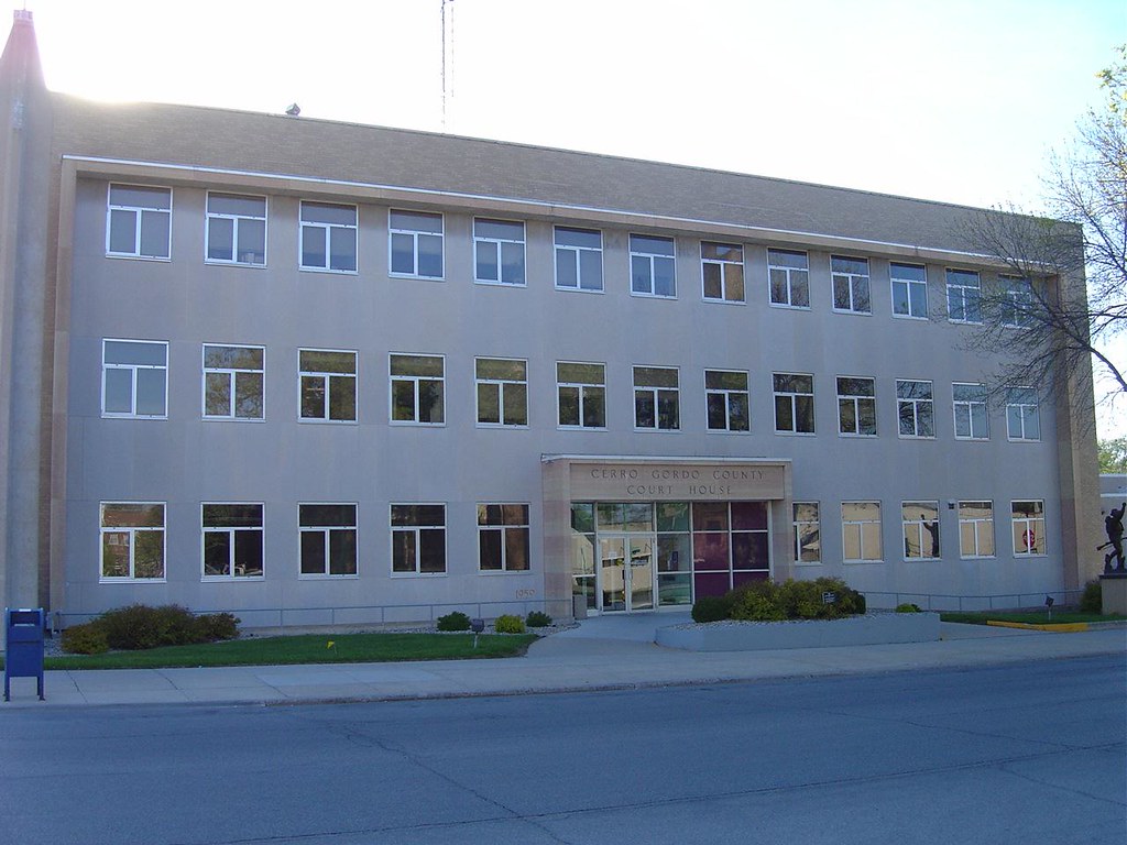 Cerro Gordo County Courthouse Mason City IA (1) Kevin Stewart Flickr