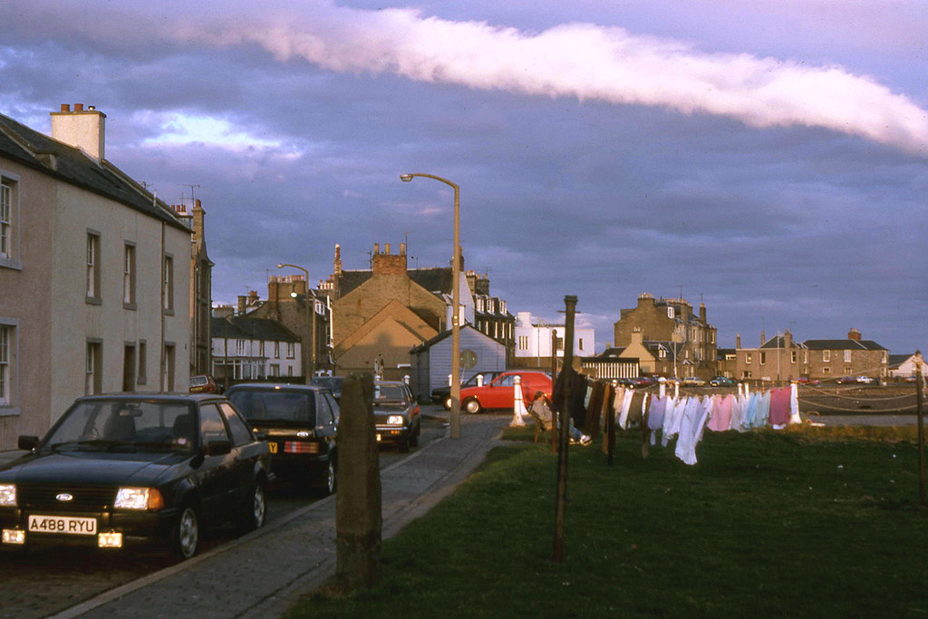 Fisher Street, Broughty Ferry, 1987 A line of washing hang… Flickr