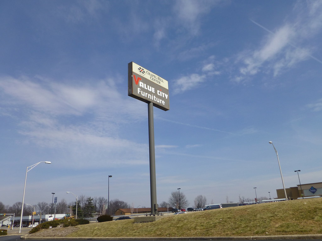Value City Furniture sign in Akron, Ohio An old Value City… Flickr