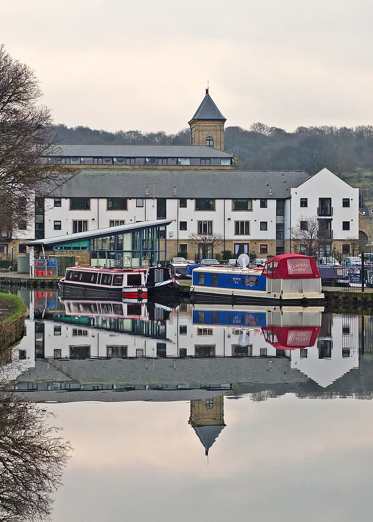 Apperley Bridge Marina Leeds and Liverpool Canal, Bradford… Flickr