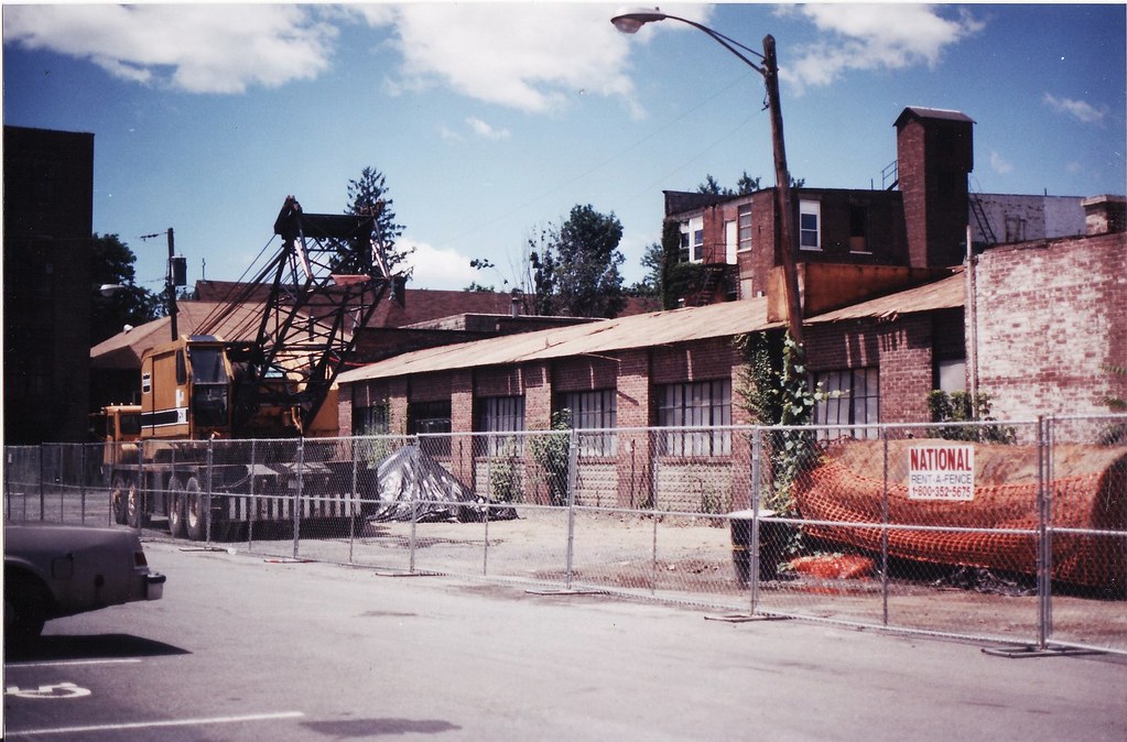 MIDTOWN KINGSTON NY JULY 1999 This old building seen on Ju… Flickr