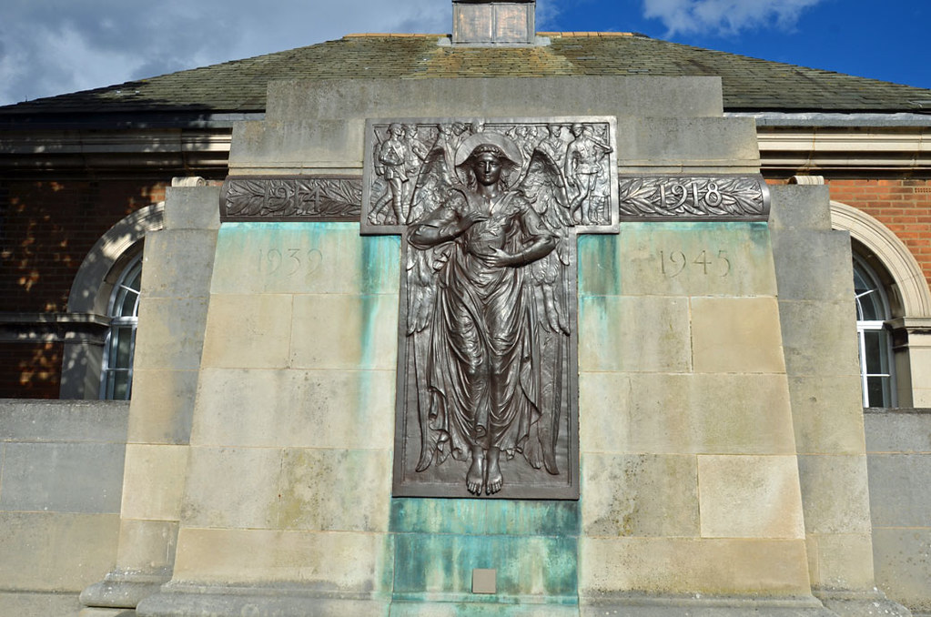 HawkeysLaneWarMemorialE26August2016 Steve Ellwood Flickr