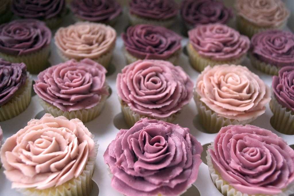 Rose Cupcakes Dusky pink buttercream piped rose cupcakes. … Flickr