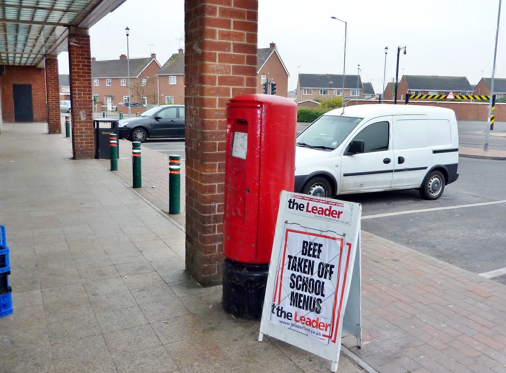 Royal Mail Post box, Broughton Post Office, Broughton Hall… Flickr