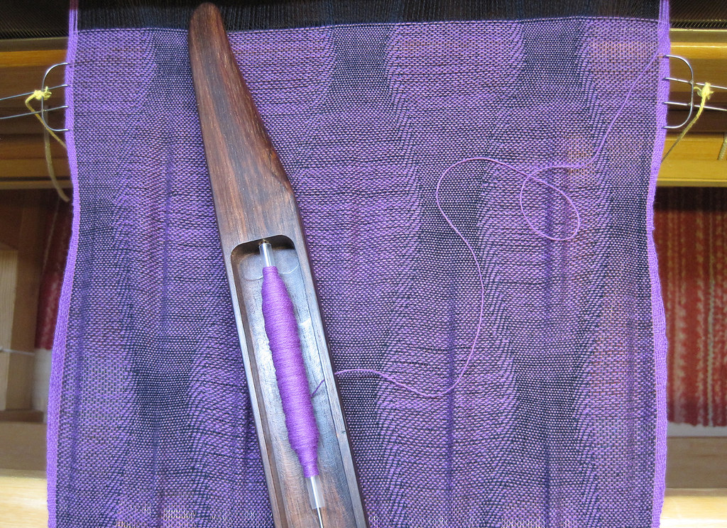 Wool Scarf Weaving with a fan reed. Wool 28/2 Freya Willemoes