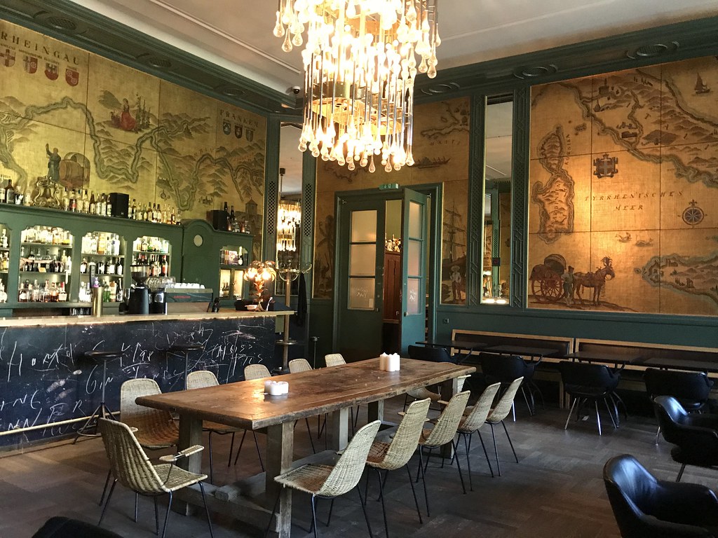 Die Goldene Bar in Munich This photo links to my article