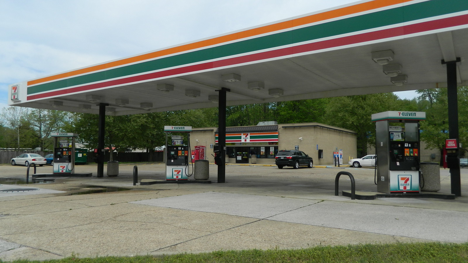 7Eleven Hampton, VA, 3404 North Armistead Avenue/3404 Commander
