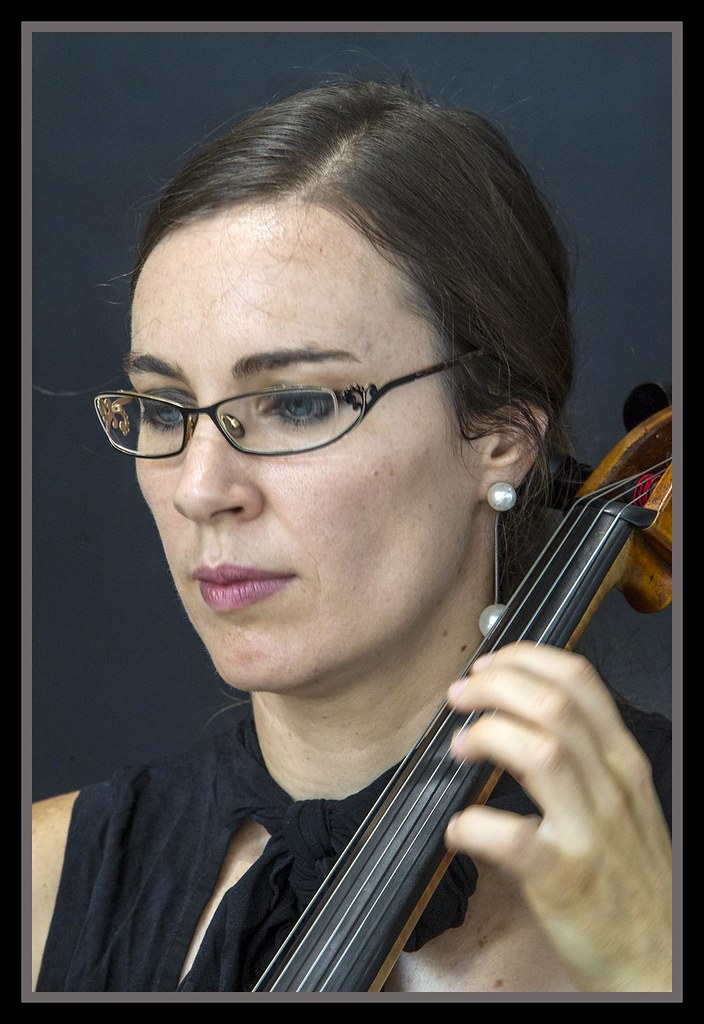 Playing Violin in Brisbane Mall2= Angel Strings playing V… Flickr