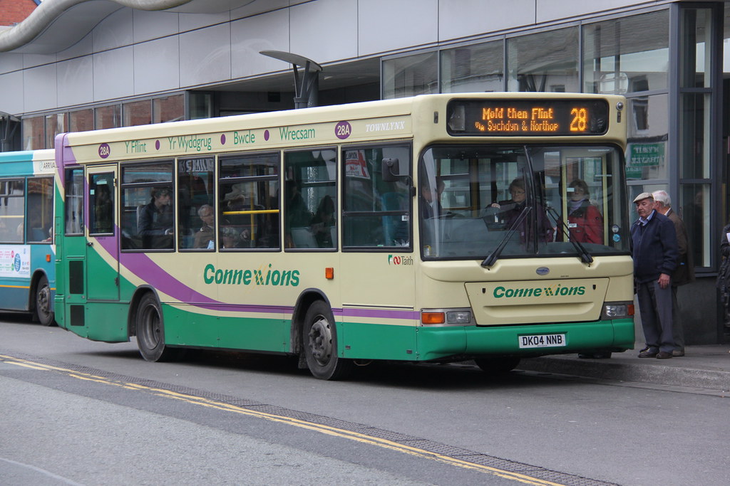 100241 Lee, Holywell (CN) DK04NNB Wrecsam bus station Ken Lansdowne
