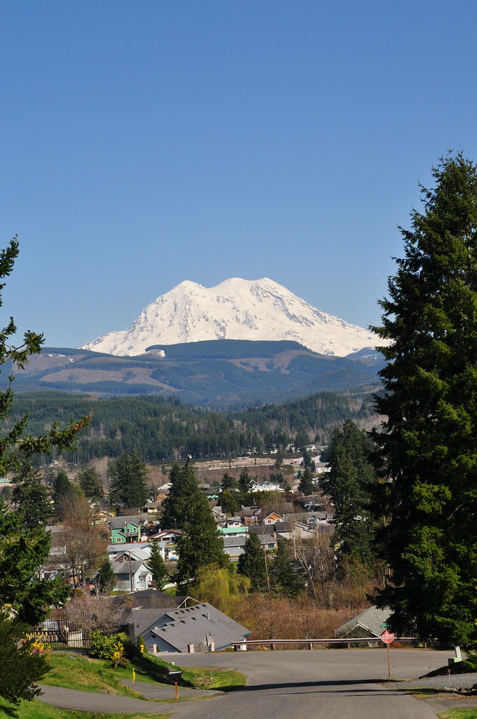 DSC_0139 Eatonville, WA and Mount Rainier from the hills a… Flickr