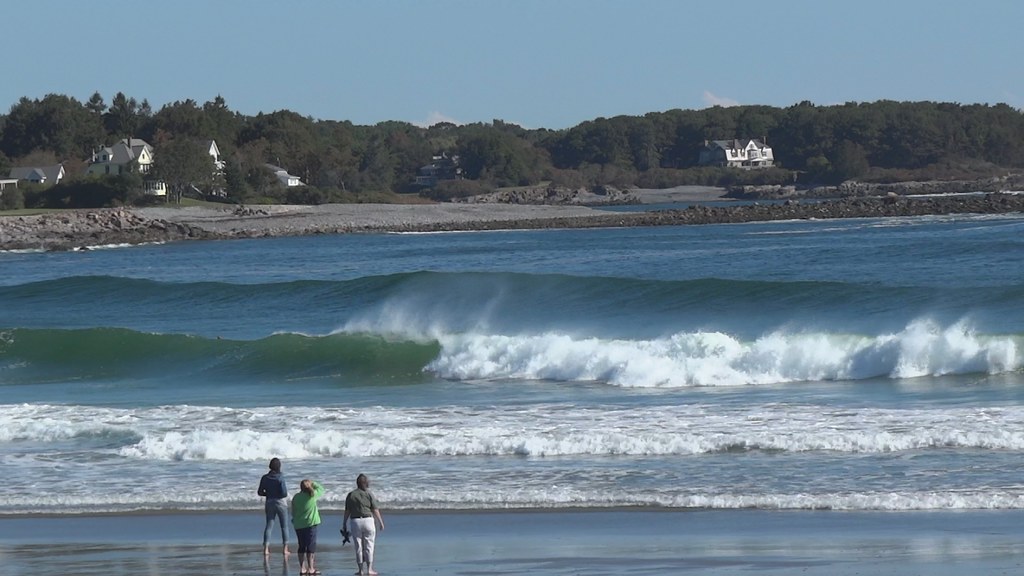 Surfing on Short Sand Beach, York Beach, Maine Surfing on … Flickr