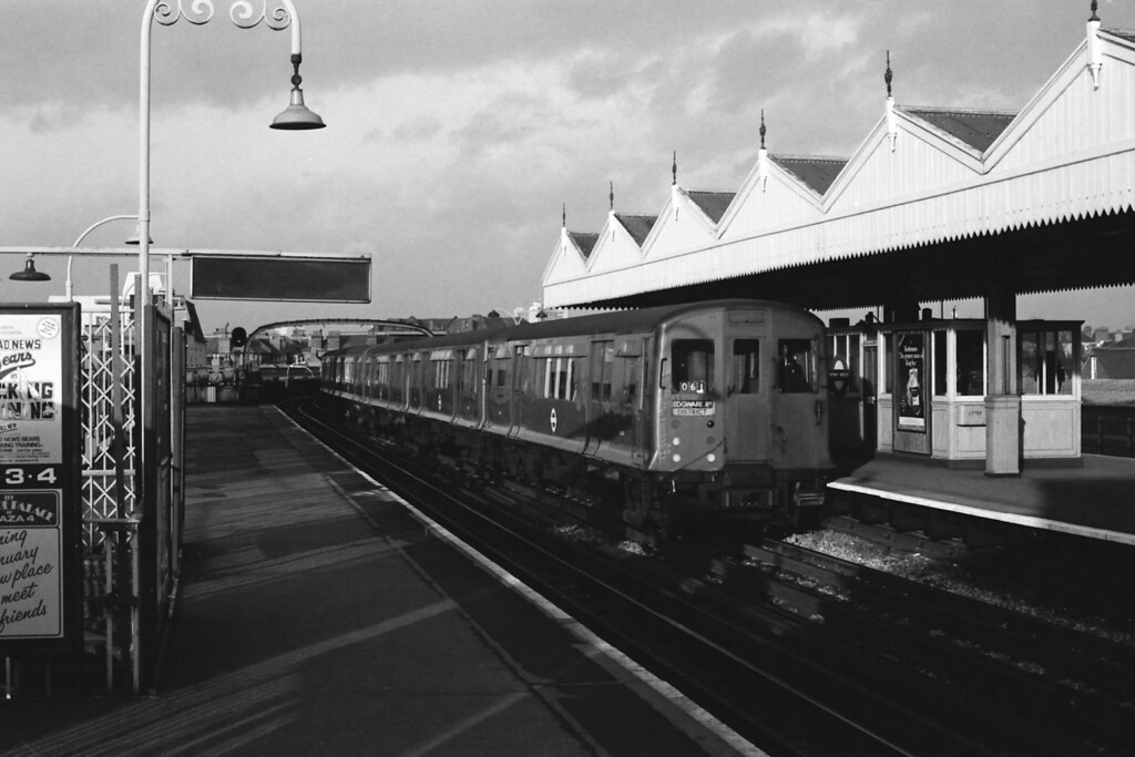 COP stock Putney Bridge (2) Another sixcar CO/CP set runs… Flickr