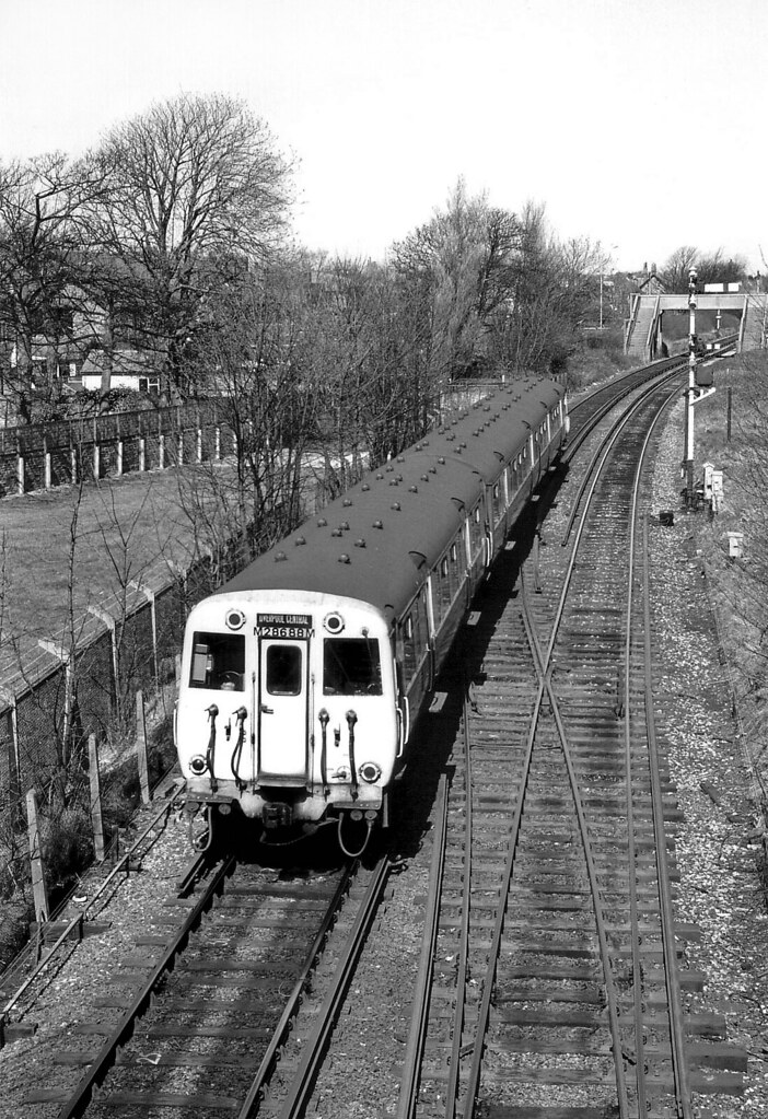 M28688M West Kirby 12/04/83 M28688M accelerates away from … Flickr