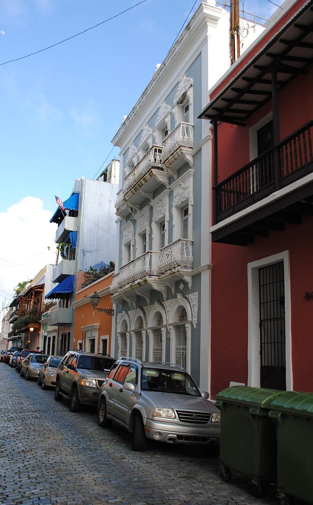 Puerto Rico Cars along the street. Old San Juan, Puerto Ri… Lee