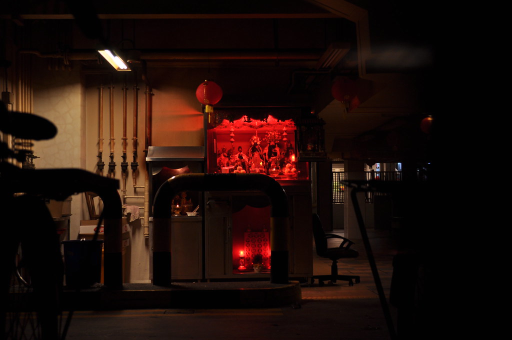 Singapore garage shrine Stumbled upon what looks like a Ta… Flickr