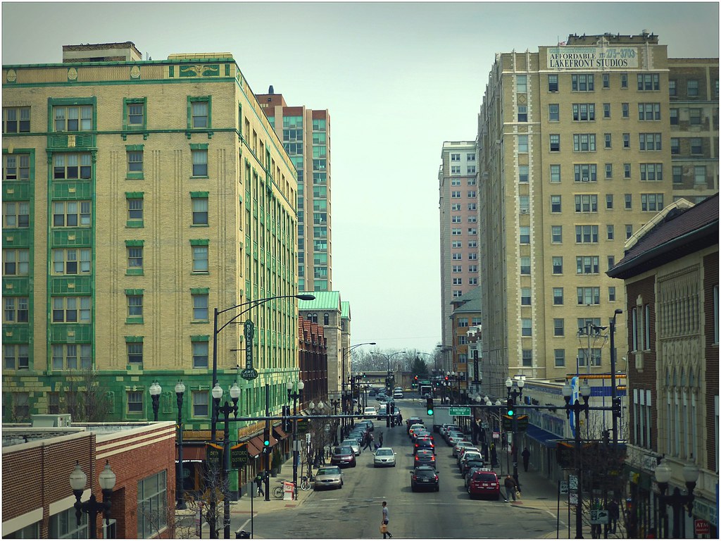 bryn mawr historic district a view from the bryn mawr cta … Flickr