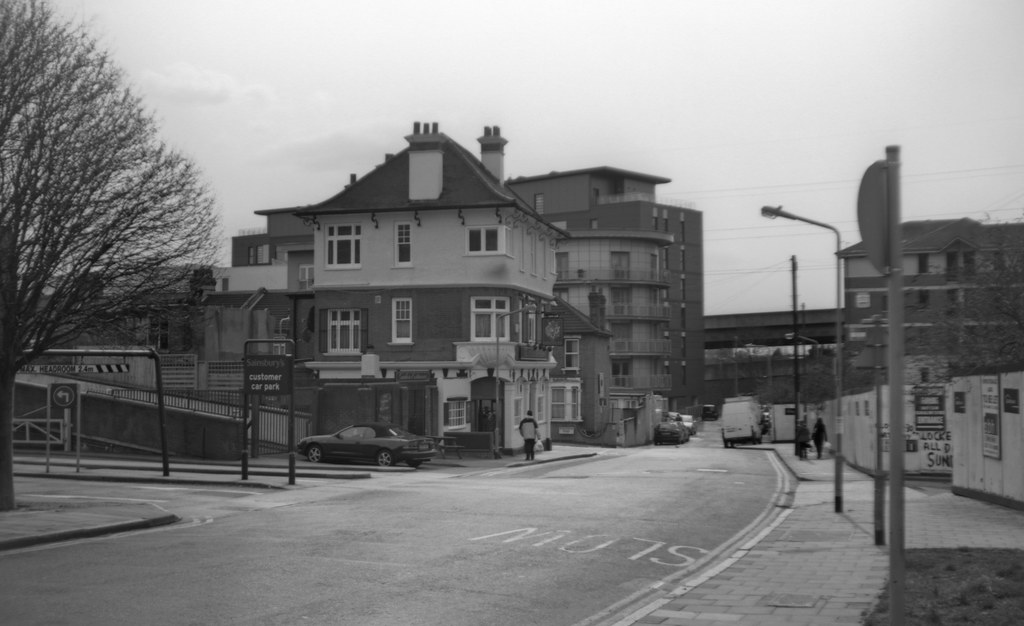 Roden Street, Ilford Entrance to Sainsbury's car park, Rod… Flickr