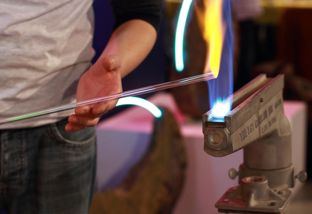 Maker2.JPG Glass bending and sealing demo (making neon tub