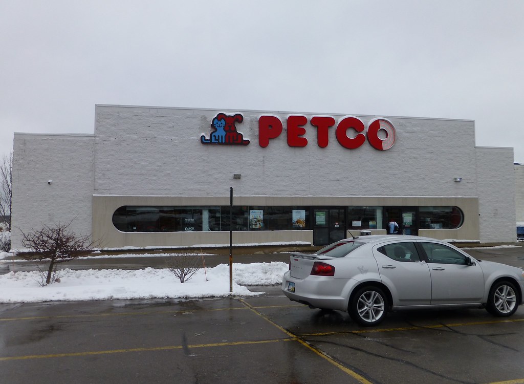 Pets R Us This is a Petco in a former Kids R Us store in m… Flickr