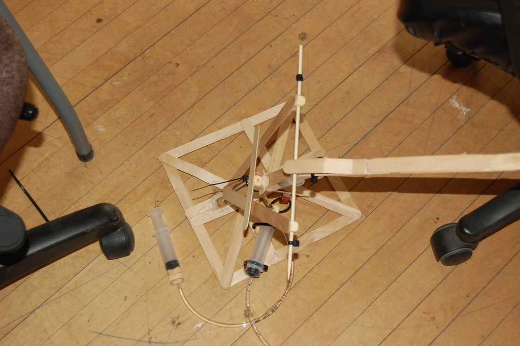 DSC_5342.JPG Kid built Hydraulic Judobots at Quelab quelab… Flickr