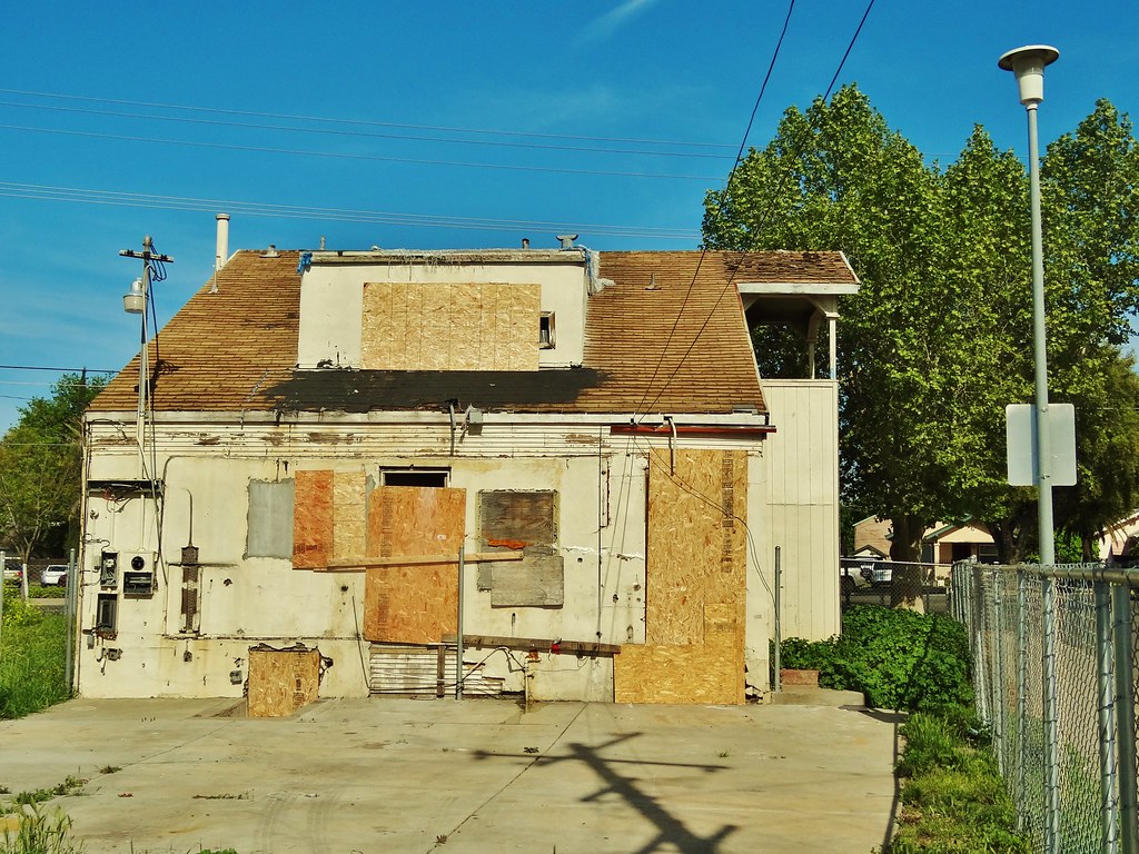 Turdplex This triplex at 4260 Stockton Blvd in Sacramento … Flickr