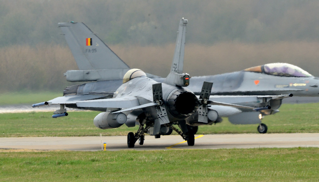 Air brakes or speedbrakes of a F16 J512....(13) In aerona… Flickr