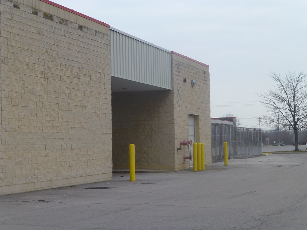 Former Kmart in North Madison, Ohio This has to be the sma… Flickr