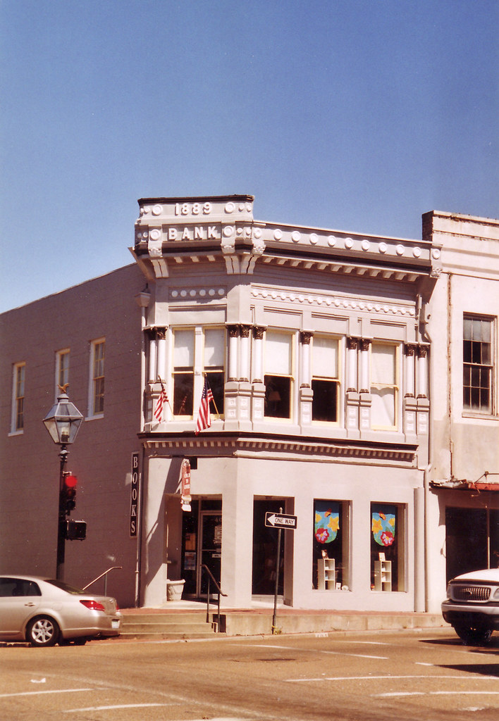Downtown Bank in Natchez, Ms. Used now as a book store nam… Flickr