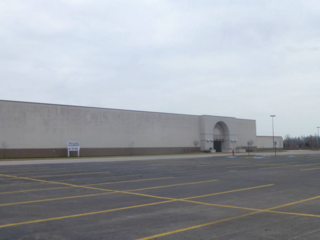Former Dillard's in Ashtabula, Ohio Closed in 2007 Nicholas Eckhart