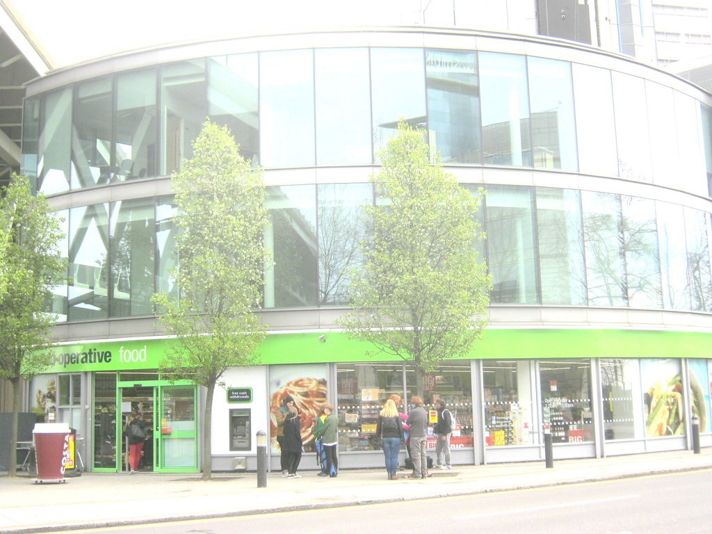 BRENTFORD, BOSTON MANOR ROAD SERG (TVU Building, Boston Ma… Flickr