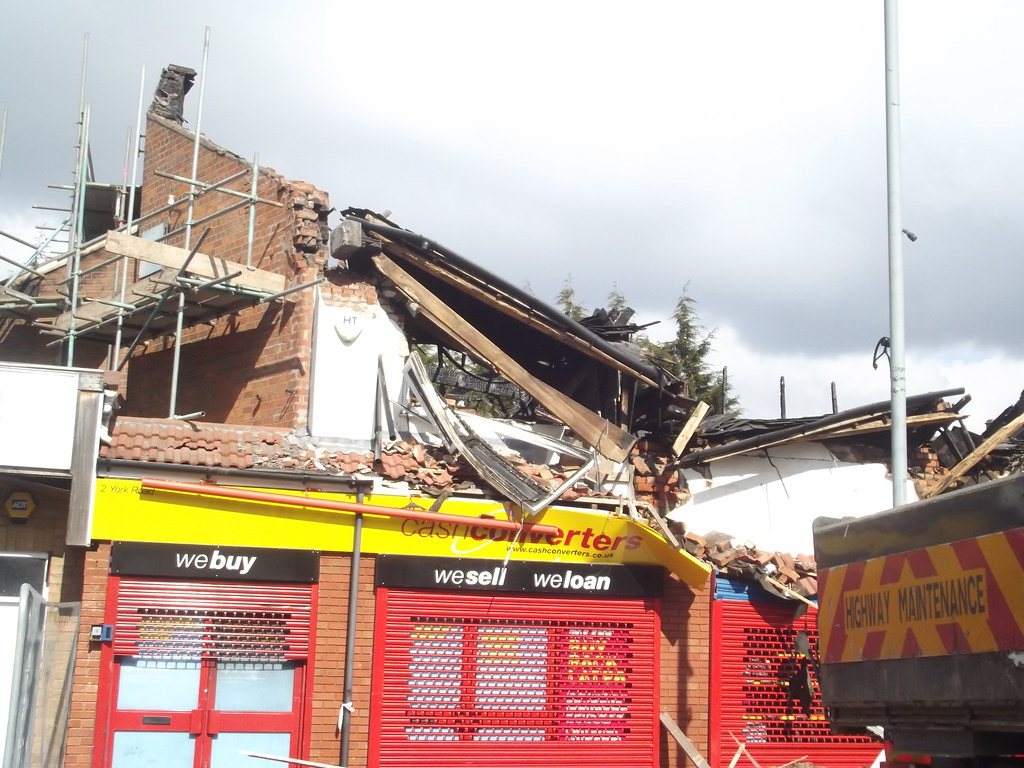 Fire destroyed ruins of Cash Converters York Road, Kings… Flickr