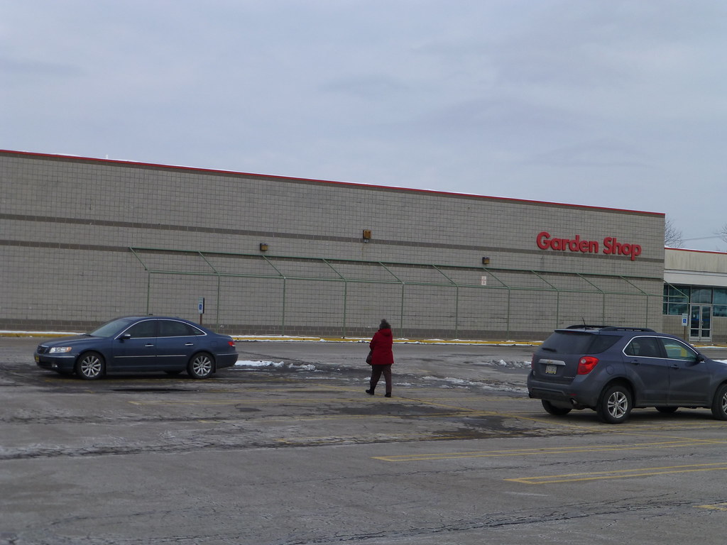 Kmart in Beaver Falls, PA A standard 1990s kmart build. Flickr