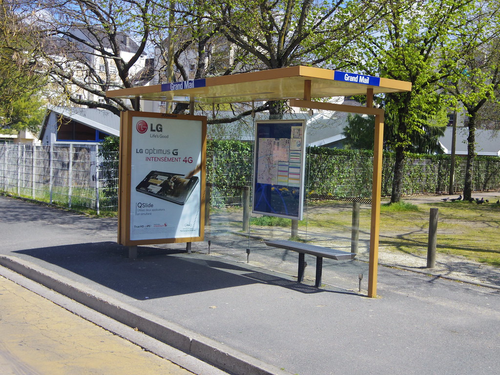 Arrêt de bus SEMITRAT des années 80 22 avril 2013 ( Gr… Flickr