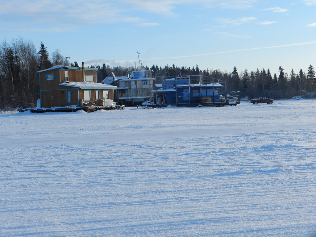 Closeup of houseboats on Great Slave Lake 02 Alan Sim Flickr
