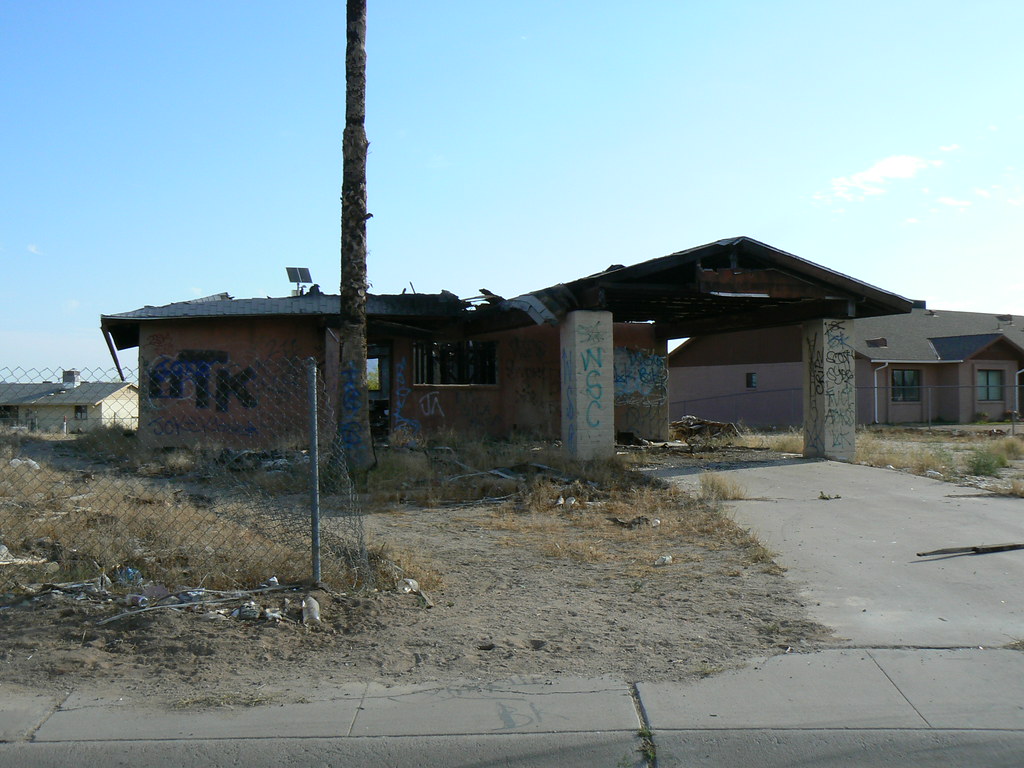 ABANDONED STRUCTURE Sacaton, AZ. (Gila River Indian Commun… Brad