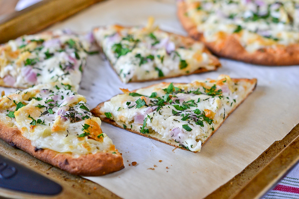 Roasted Garlic, Chicken & Herb Flatbread Pizza Time to fea… Flickr