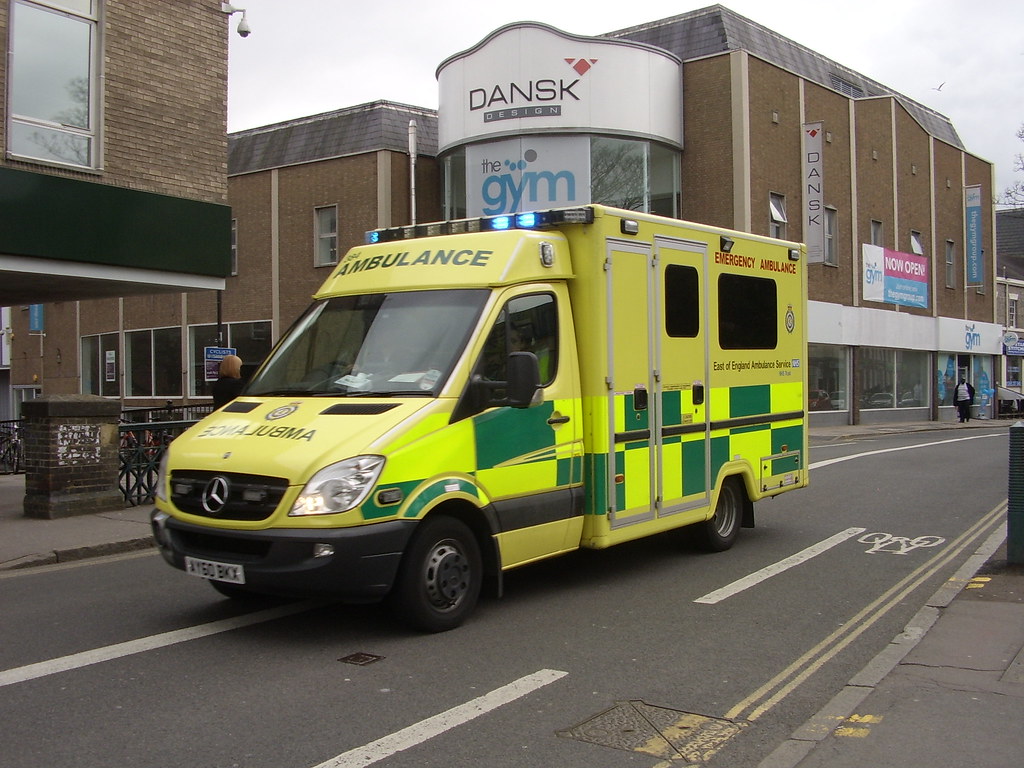 Ambulance, New London Road This came scream up to Bellmead… Flickr