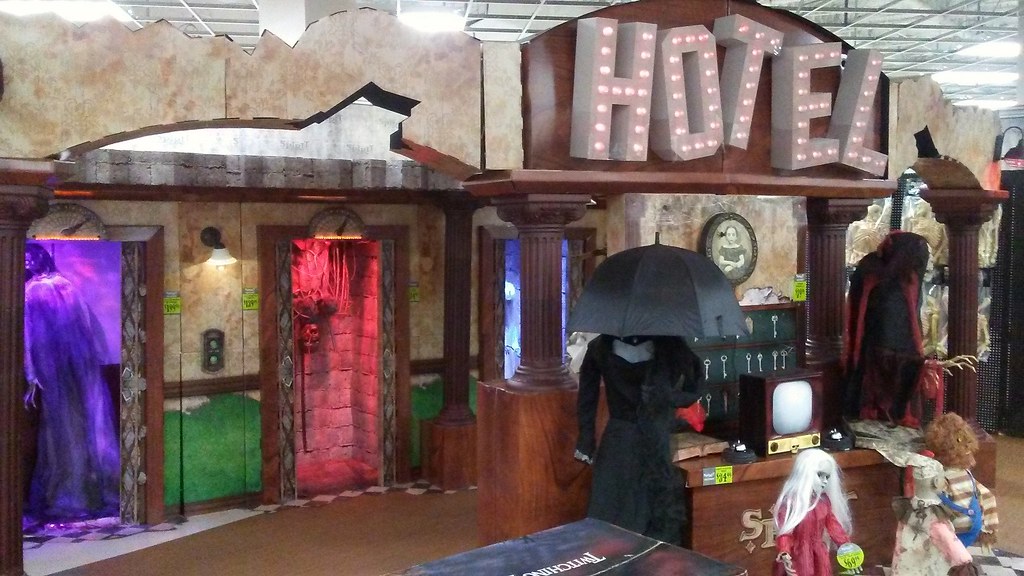 Spirit Halloween at Cottonwood Mall. a photo on Flickriver