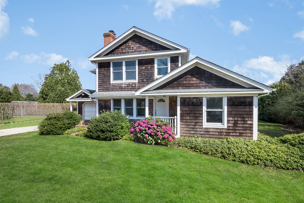 On Coveted Cooper Lane 52 Cooper Lane, East Hampton, NY, R… Flickr
