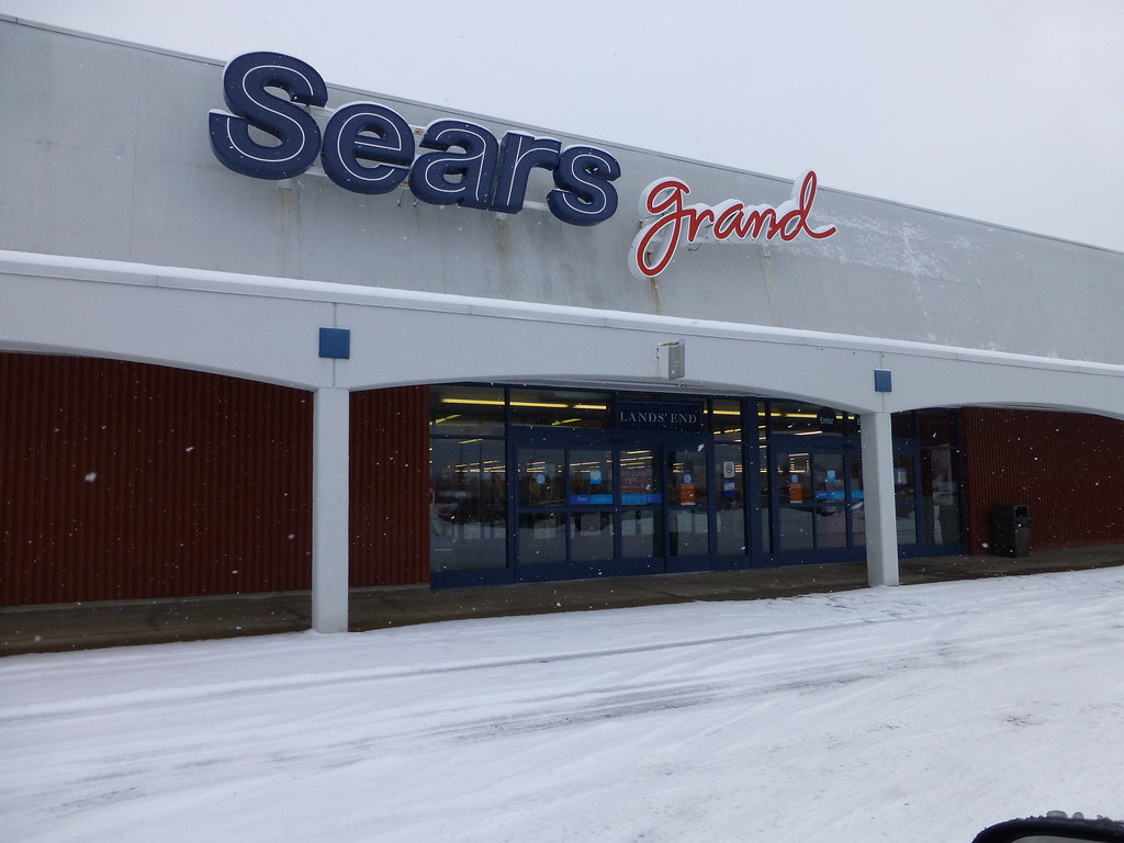 Sears Grand in Solon, Ohio A former Kmart store. This is t… Flickr